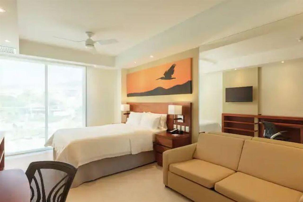 Hotel Hampton & By Hilton Cabos