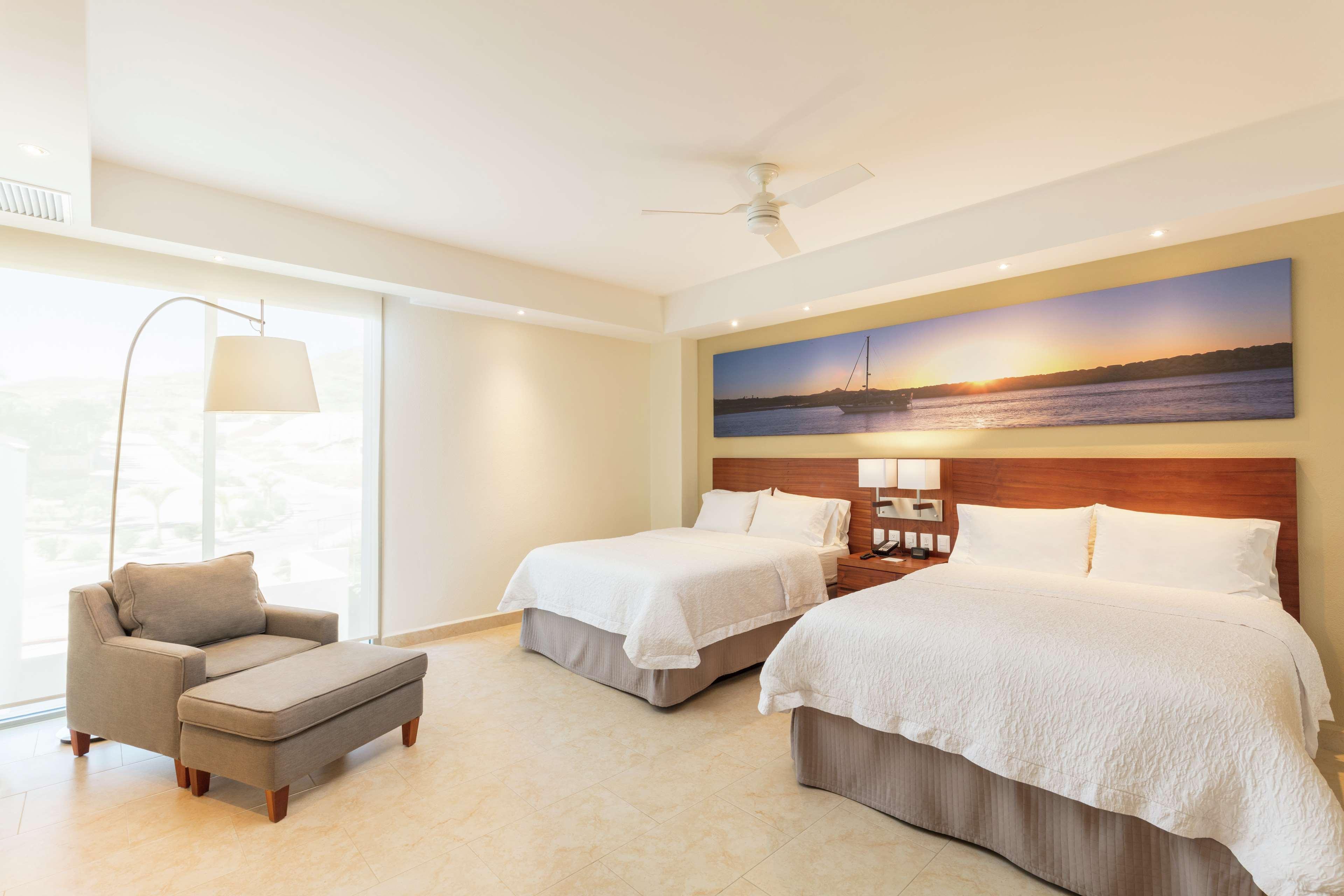 Hampton & By Hilton Cabos