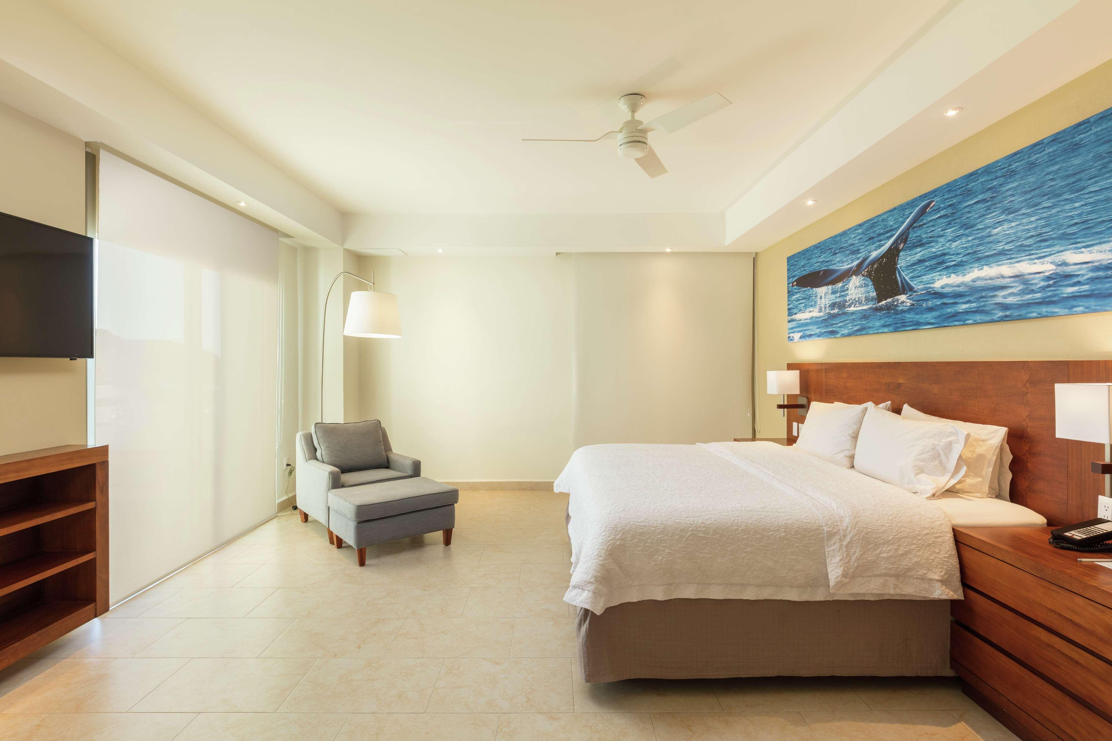 Hotel Hampton & By Hilton Cabos 3*