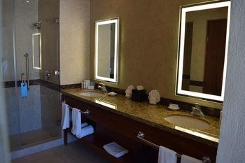 Hampton & By Hilton Cabos