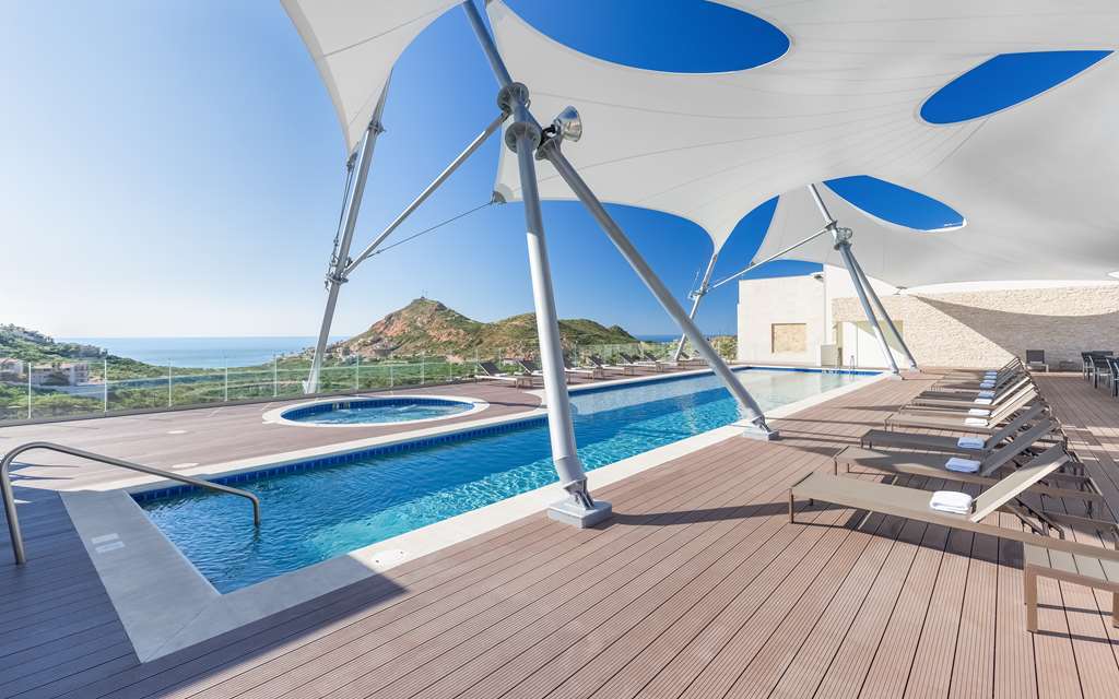 Hotel Hampton & By Hilton Cabos